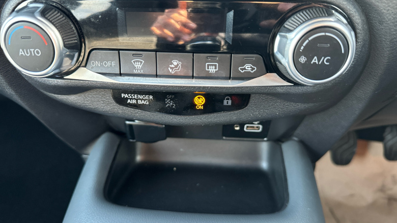 Nissan Juke 1.0 DiG-T N-Connecta 5dr Petrol Hatchback